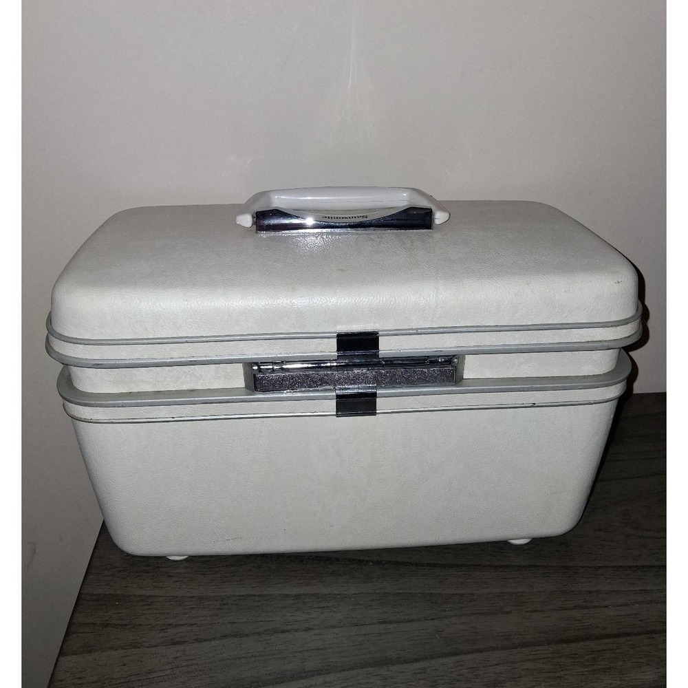 Vintage Samsonite Silhouette Train Case White Cosmetic Luggage Tray & Key